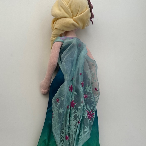 Disney Frozen Anna and Elsa Plush Dolls in Blue and Green Dresses - Picture 8 of 9